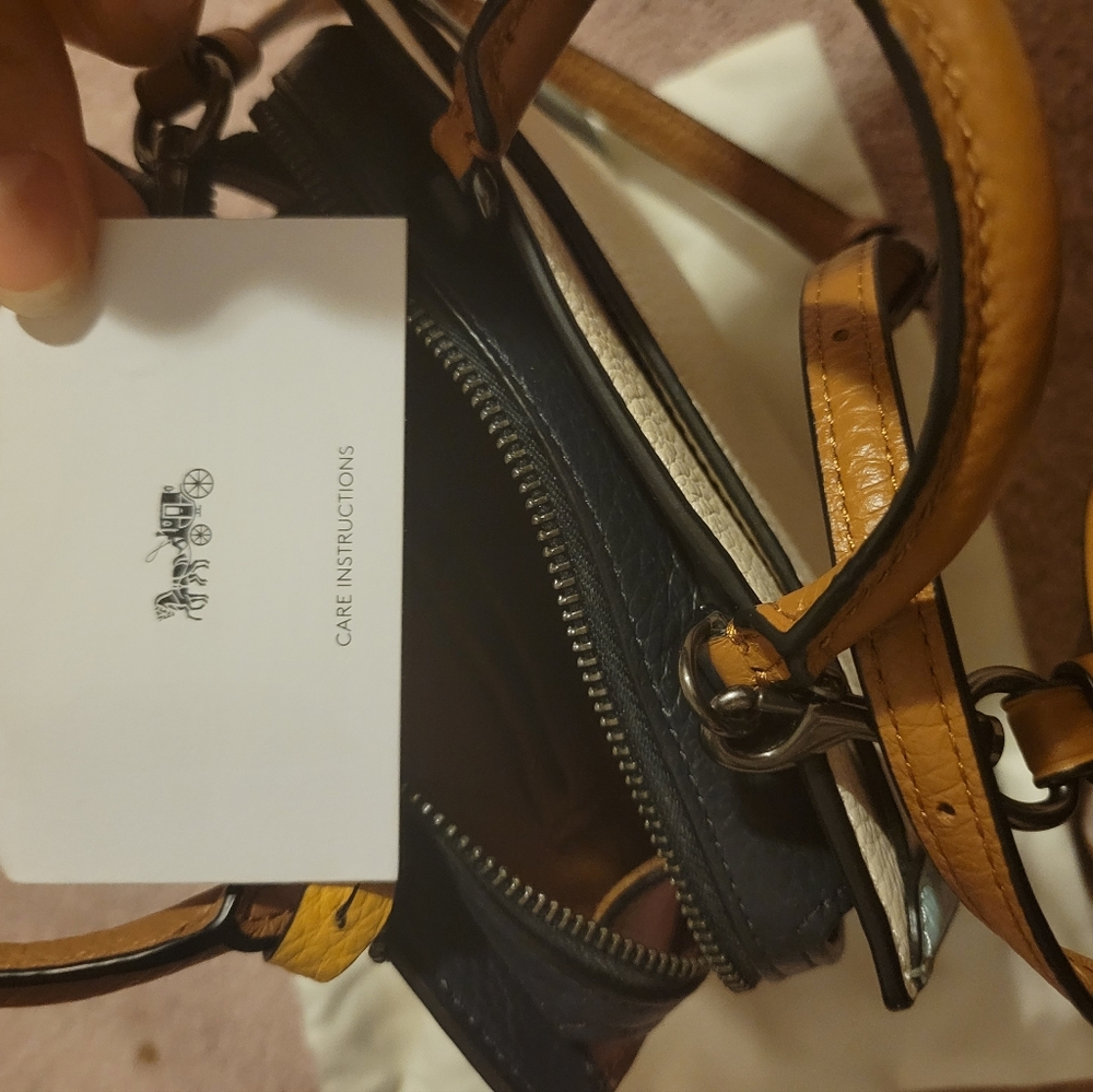 Handbag - Picture 3 of 5